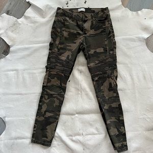 ALTARD STATE camo jeans